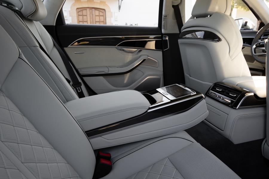 Интерьер Audi S8 (D5) 2019 года  (WW) (фото 45 из 45)